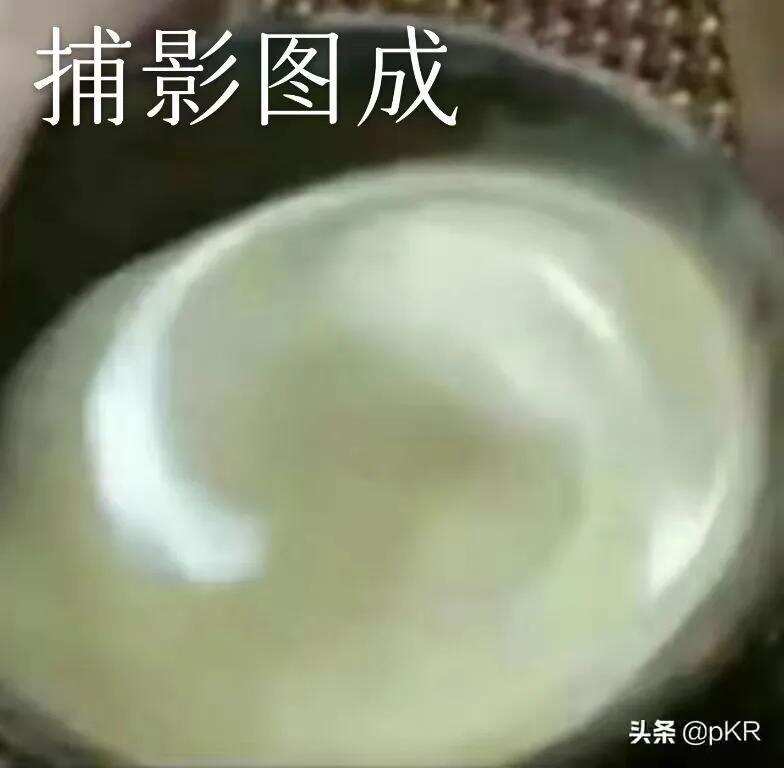 宋人李吕点茶：中坻出盘陀，曲突非刻画。仙翁碾玉尘，盈瓯试春色