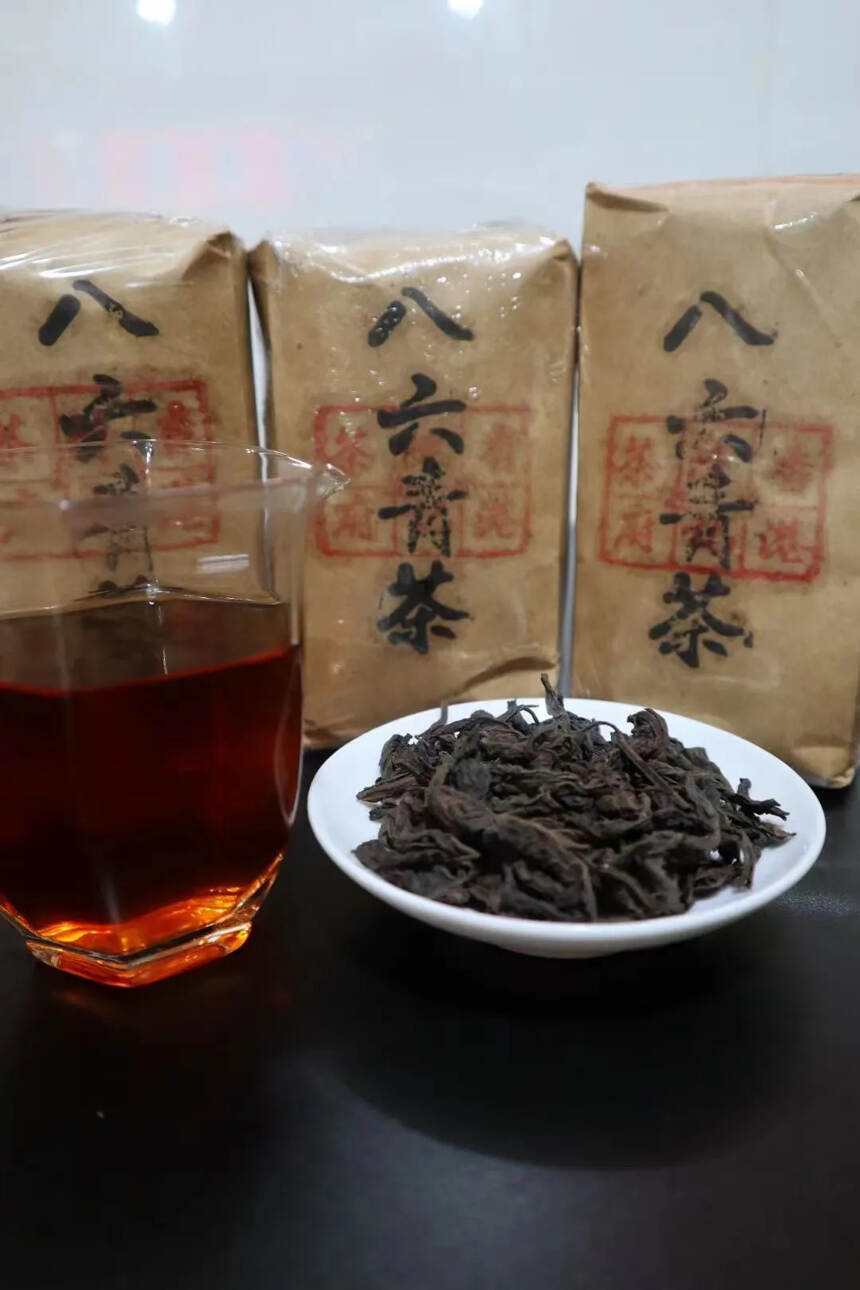 香港陈记茶府八六陈年青茶。每包约160克