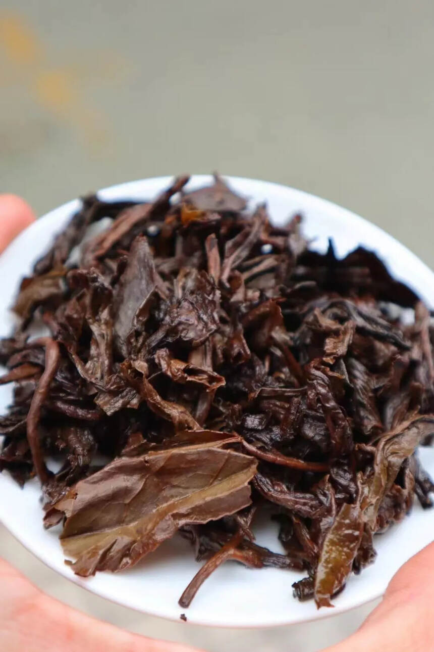 香港陈记茶府八六陈年青茶。每包约160克