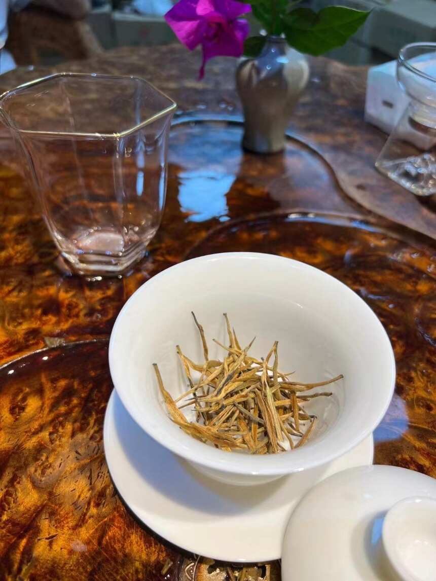 品一杯普洱茶 静一静浮躁的心