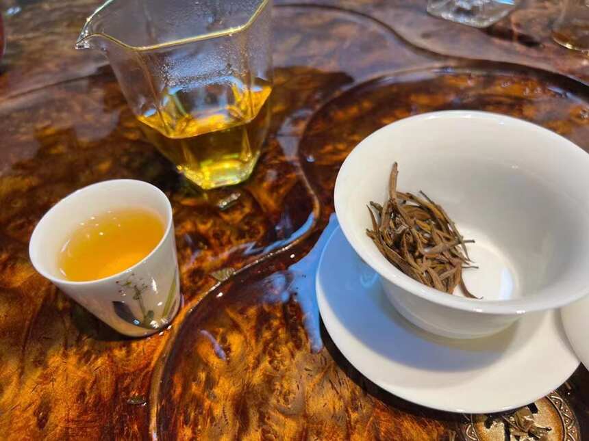 品一杯普洱茶 静一静浮躁的心