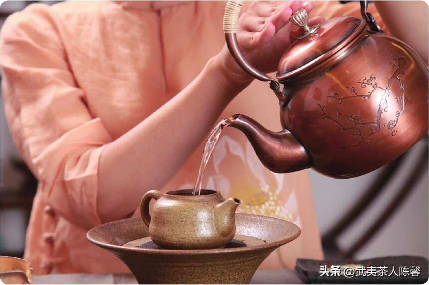 茶物质里什么元素会产生酸味？红茶为什么容易出现酸味?