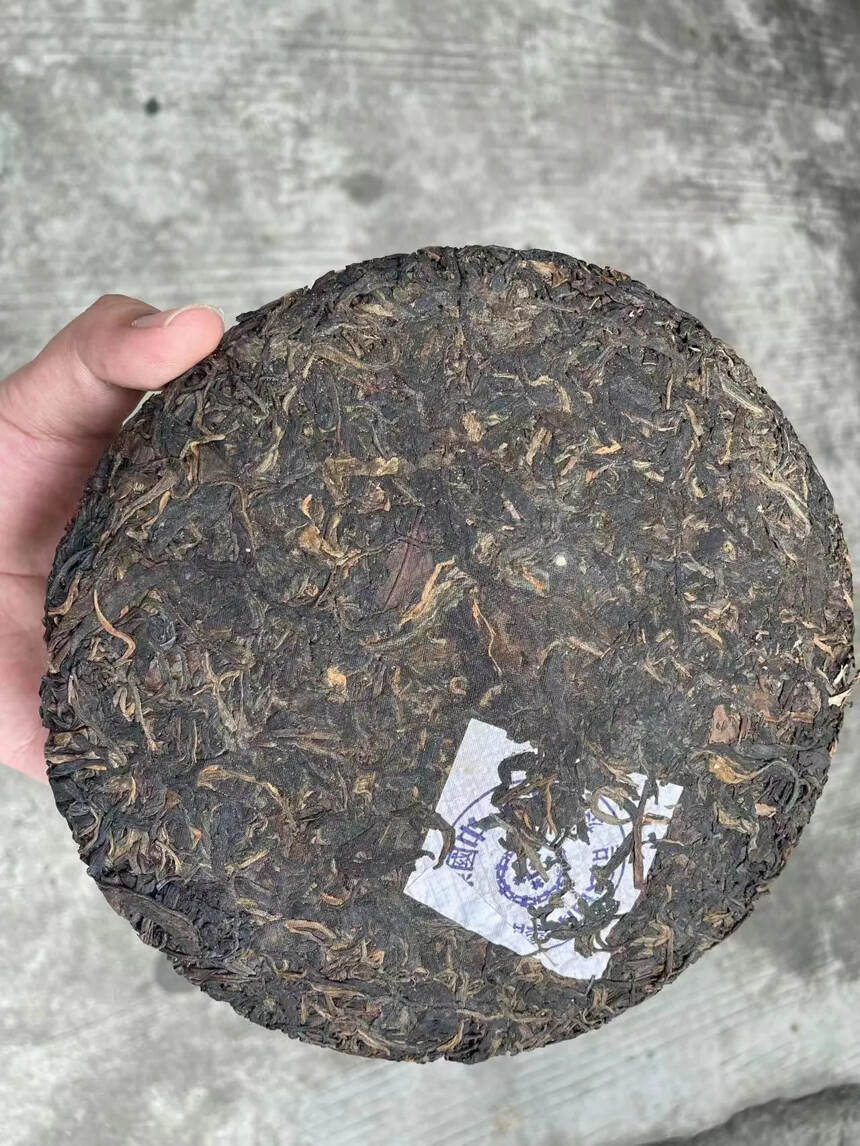 98年中茶大蓝印生茶，汤红味重。性价比口粮茶，布朗山
