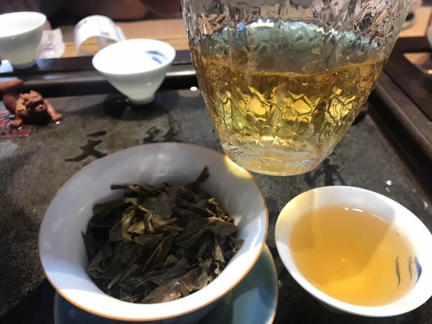 2012年曼松古树茶1000克金瓜生茶，蜜香中透着霸