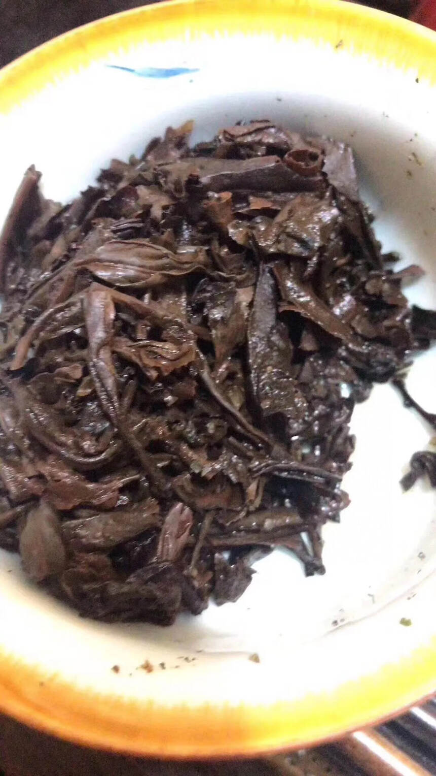 80年代早期中茶青饼，中茶绿印88青7542。昆明摆