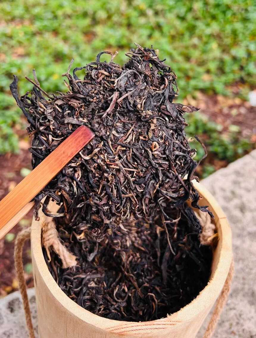 2003年刮风寨茶王竹筒刮风寨头春高龄古树纯料茶味偏